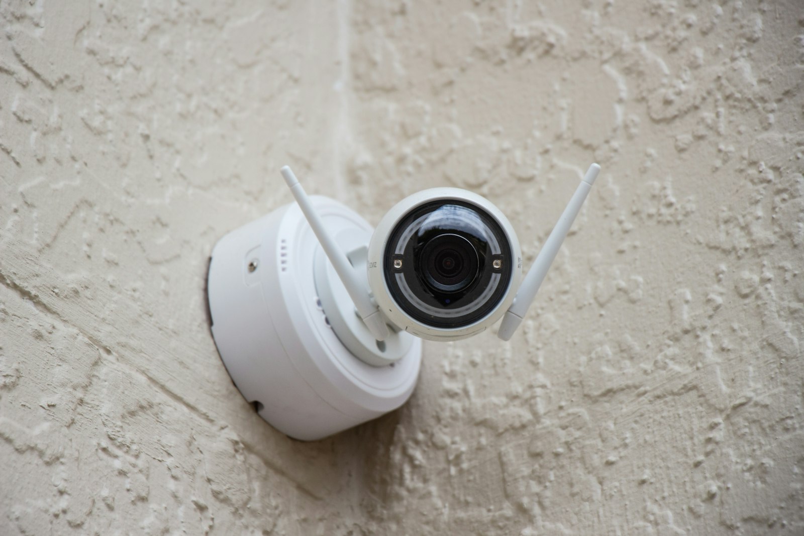 Camerabewaking thuis aan de gevel