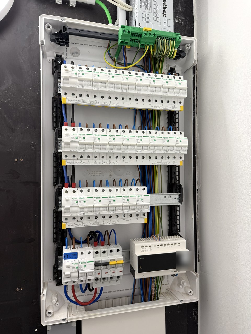 Nieuw verdeelbord na elektriciteitswerken in Stekene