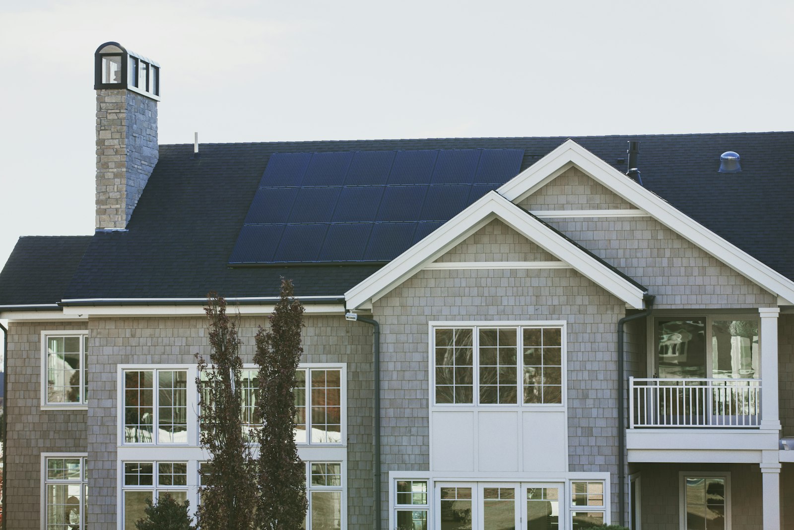 Woning met zonnepanelen op het dak